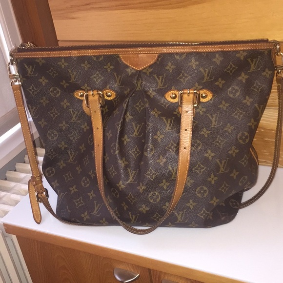 Louis Vuitton Handbags - Vintage cross body Louis Vuitton